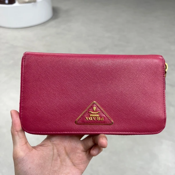95新 Prada/普拉达 捐金沉珠/钱包