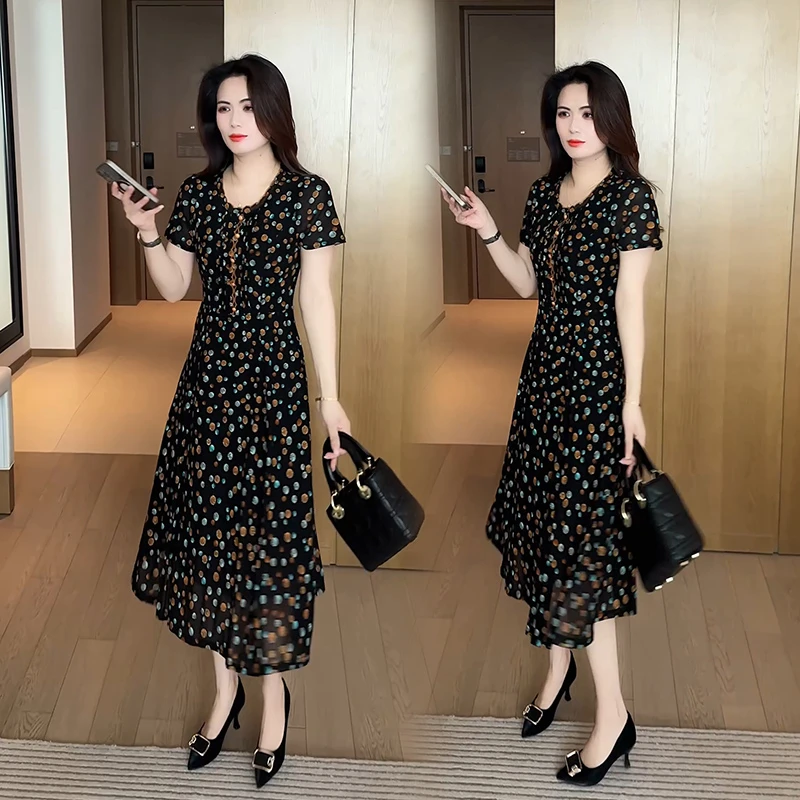 大码收腰妈妈中长连衣裙2025夏季新款修身显瘦减龄中老年a字裙子