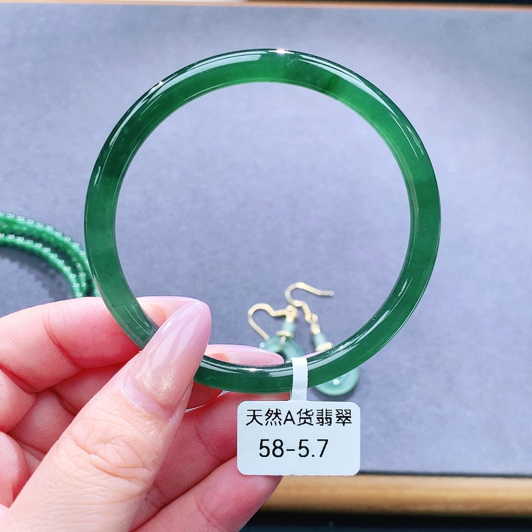 未镶嵌手镯（圆镯）翡翠