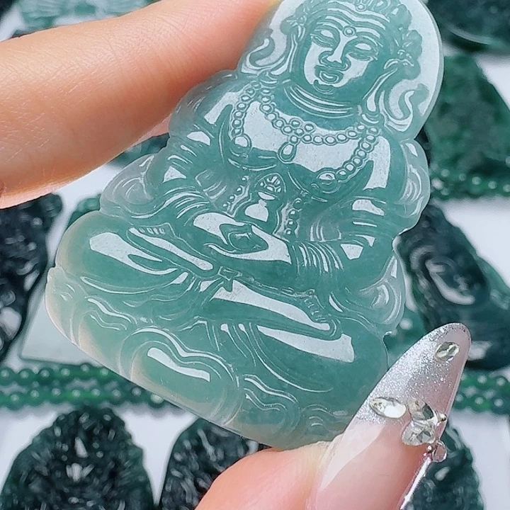 翡翠未镶嵌颈饰多样性发其一