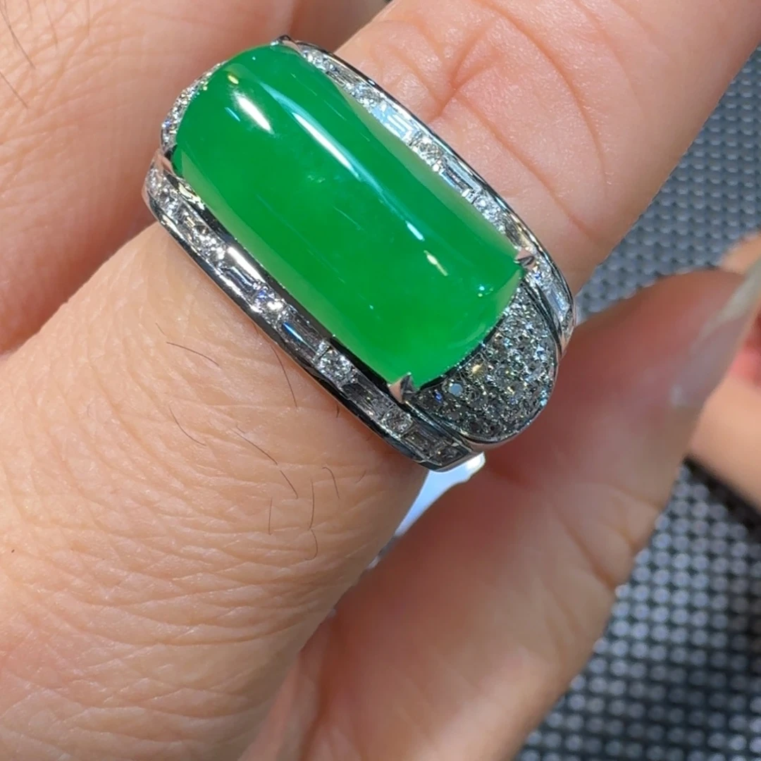 翡翠18K金镶嵌戒指