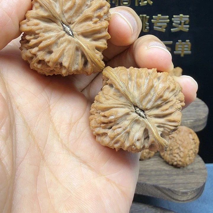 沉***8桃核把件全品南疆石文玩核桃