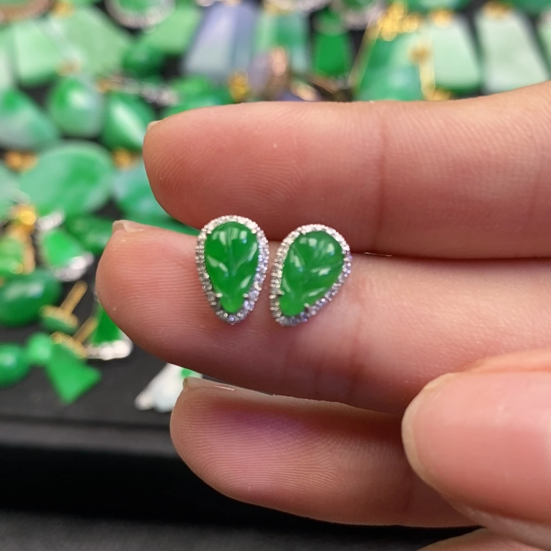 翡翠18K金镶嵌颈饰翡翠