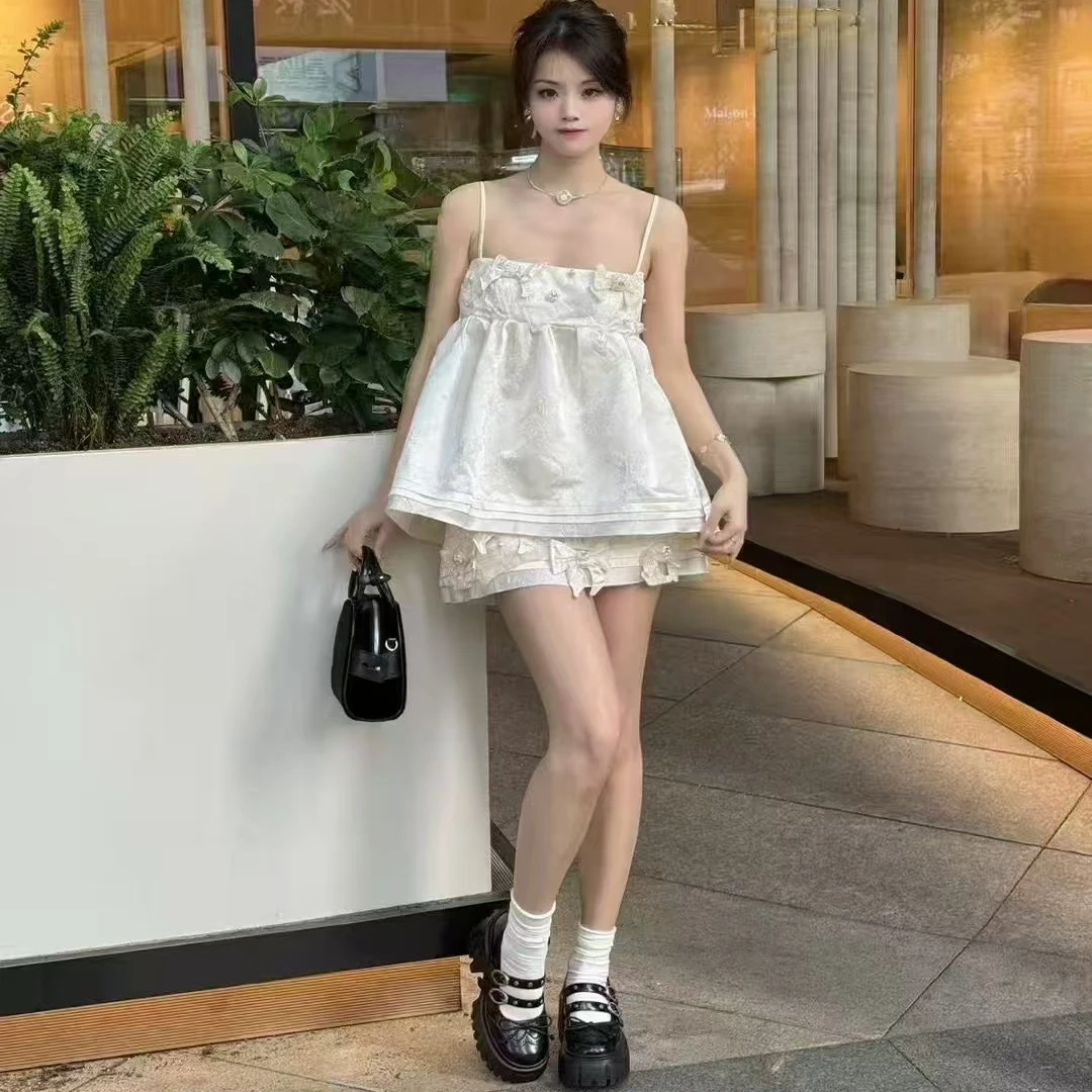 LIULIU 一键开启仙女模式！白色浮雕蝴蝶结钉珠宫廷风吊带2025夏