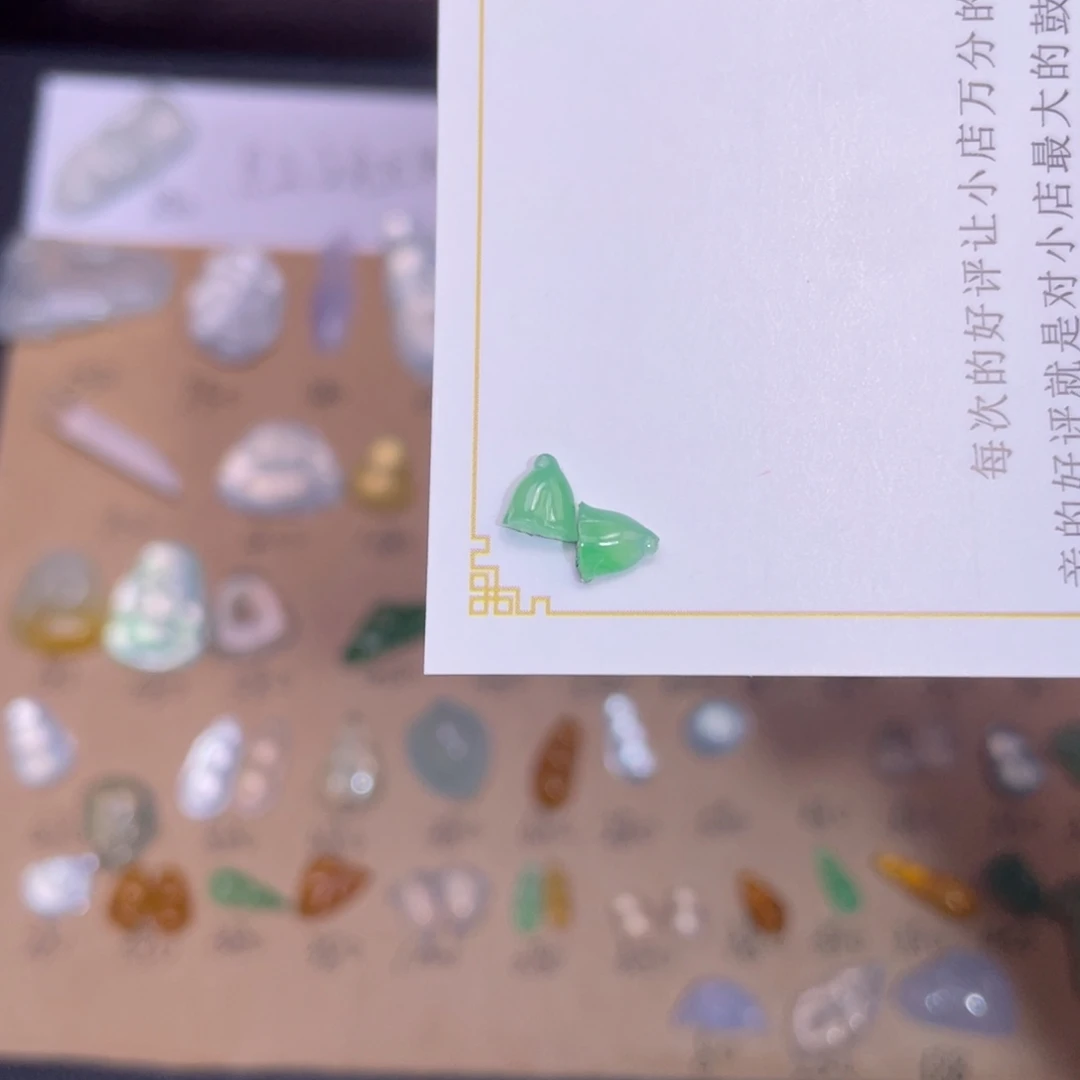 翡翠裸石甜绿莲蓬