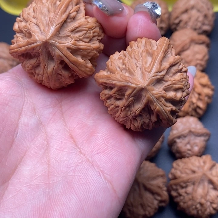 文玩核桃吊坠三棱