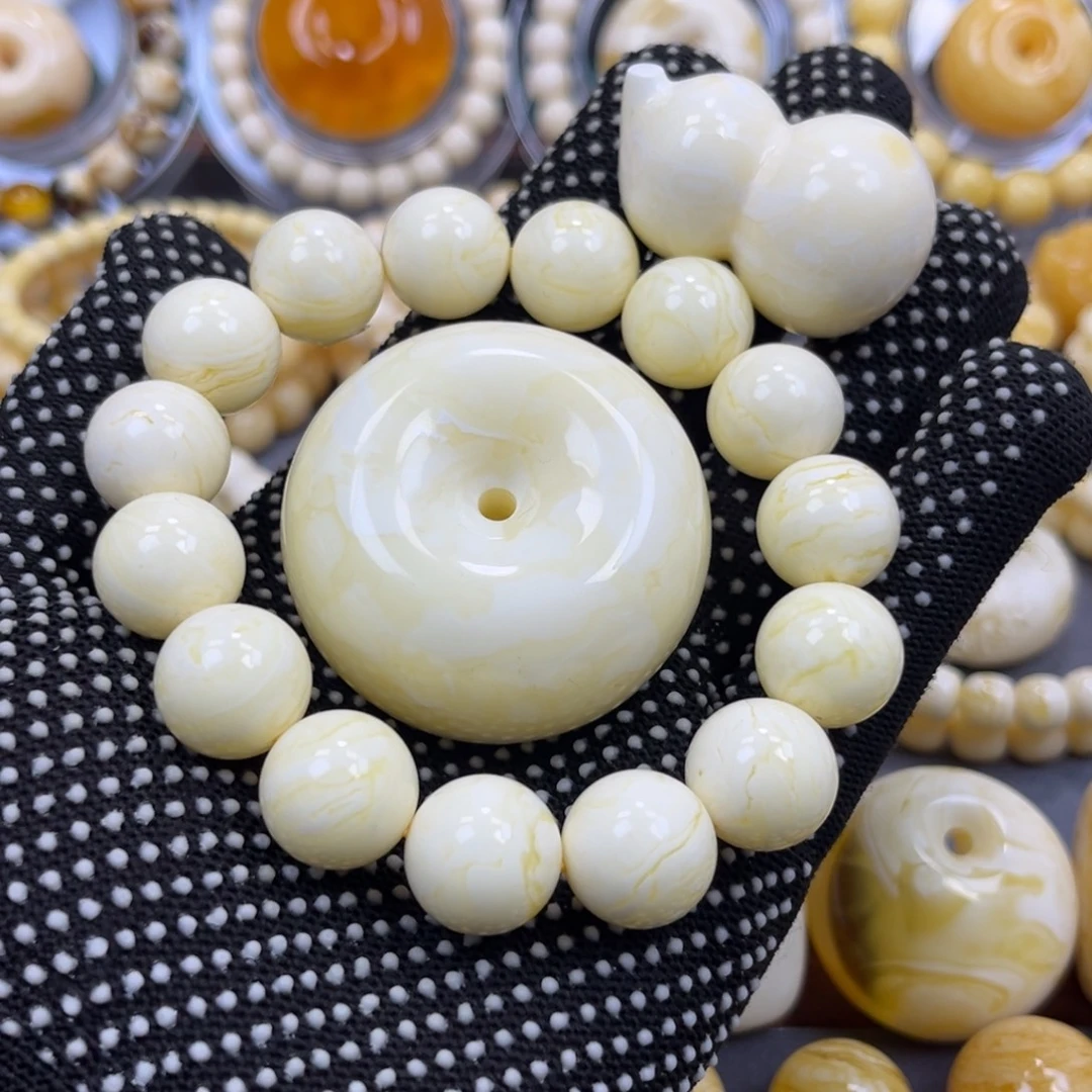 琥珀未镶嵌手串同料白蜡手串+扣子+葫芦一套