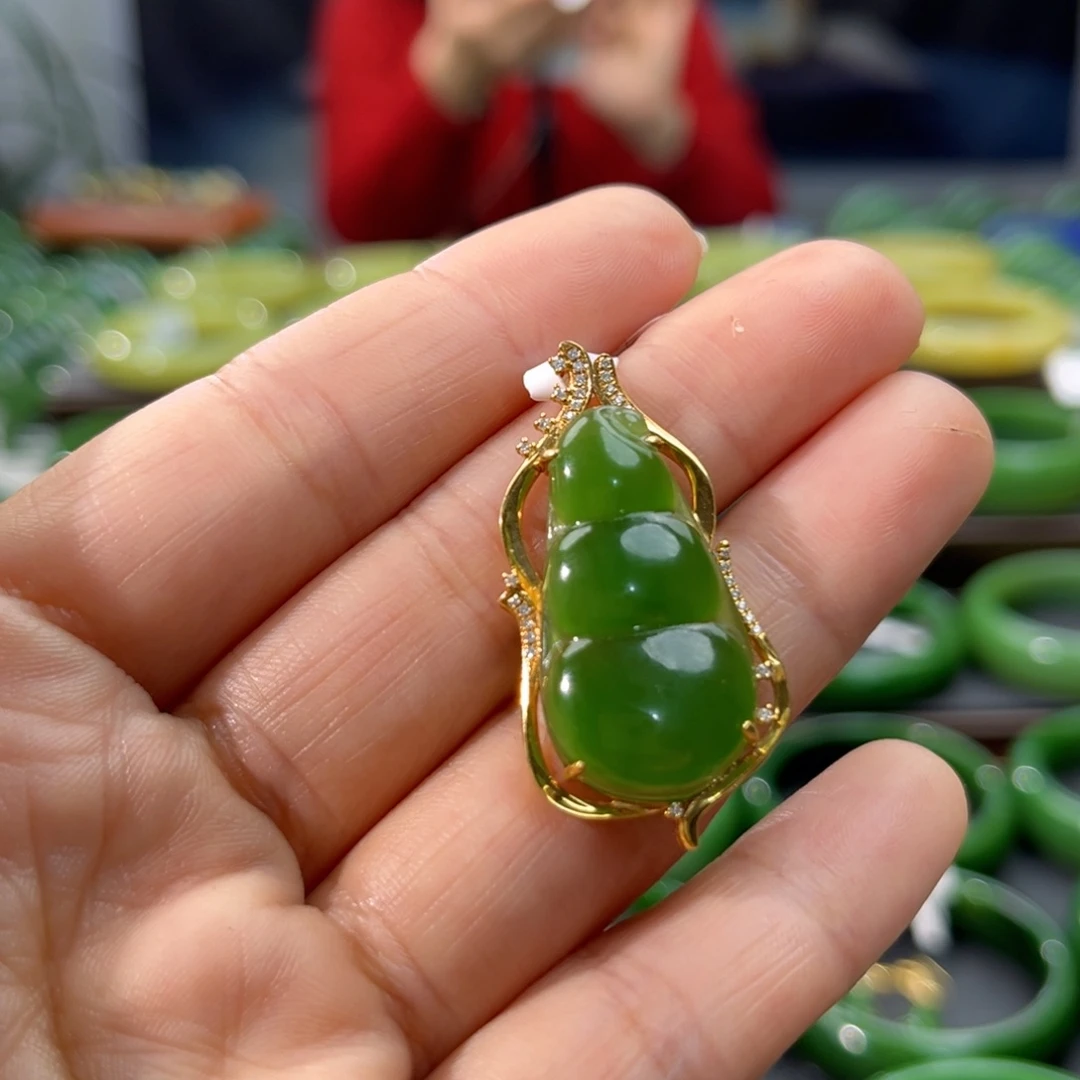 和田玉（碧玉）颈饰18K金镶嵌出****备