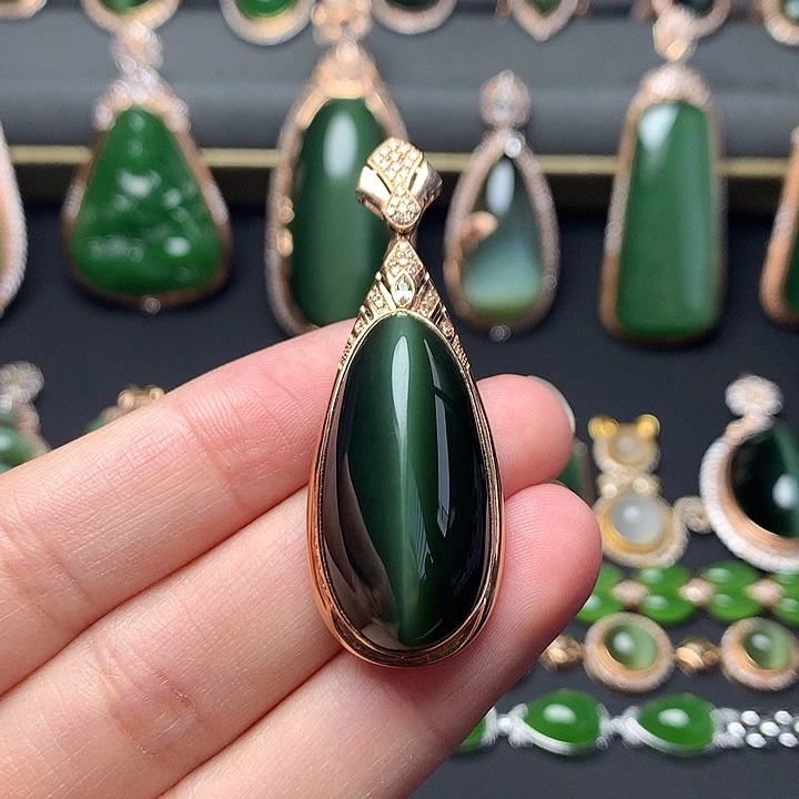 和田玉18K金镶嵌颈饰