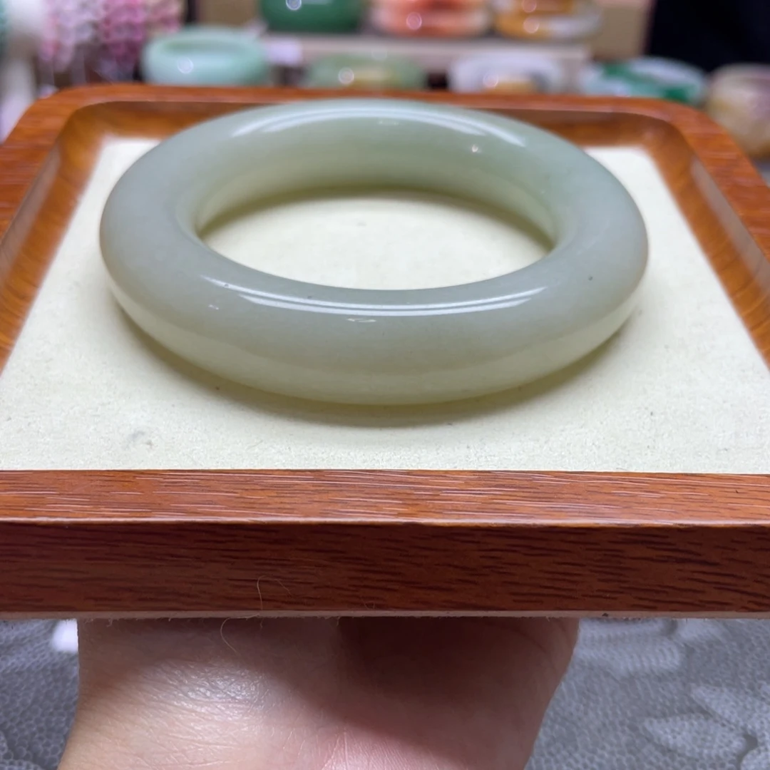 石英质玉未镶嵌手镯