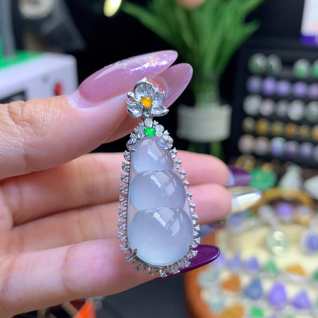 翡翠18K金镶嵌颈饰