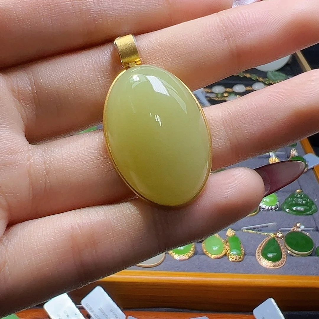 和田玉18K金镶嵌吊坠(赠链)