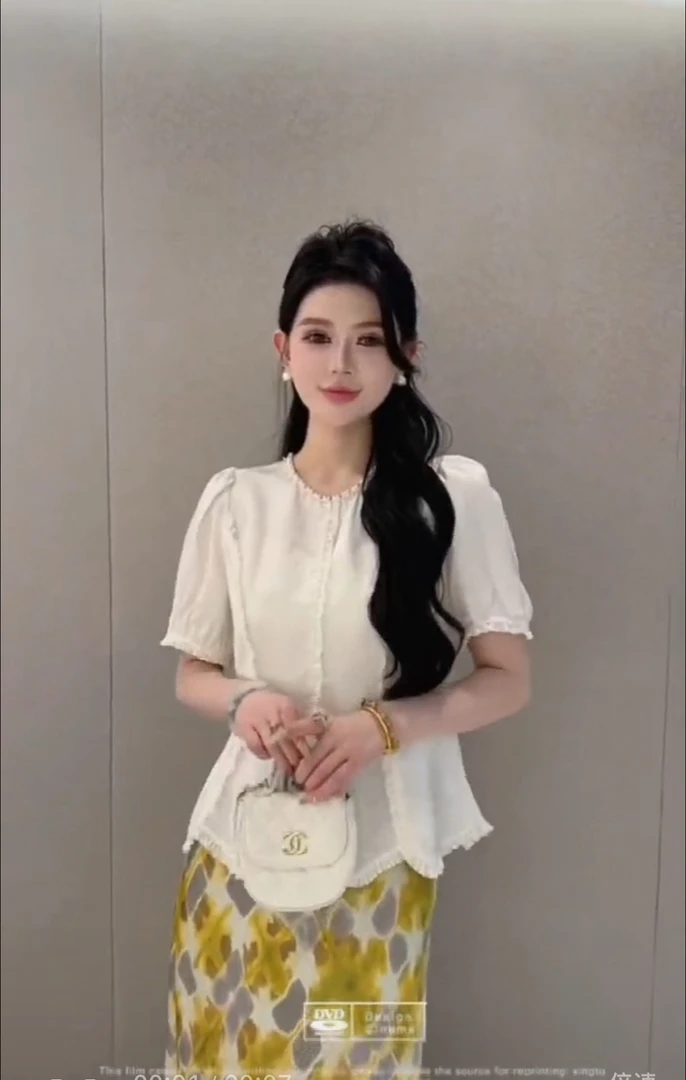 圆领钉珠蕾丝花边短款上衣68261