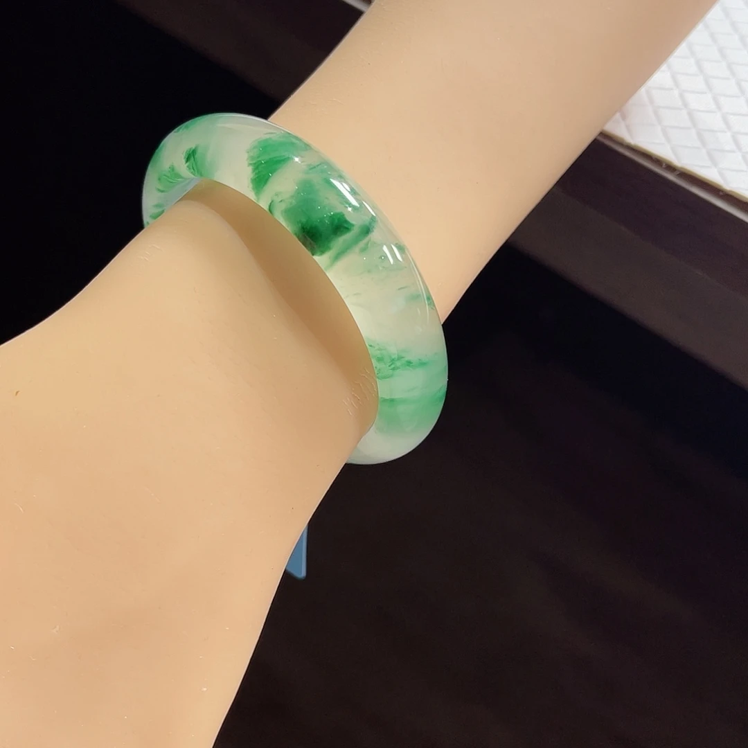 雅***馨石英质玉未镶嵌手镯
