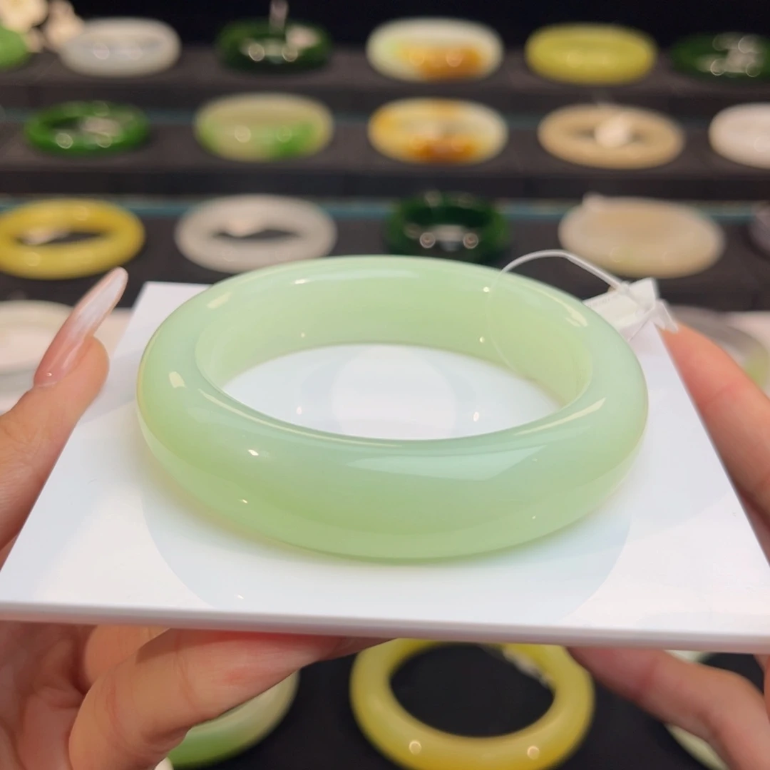 未镶嵌手镯和田玉满翠 高性价比