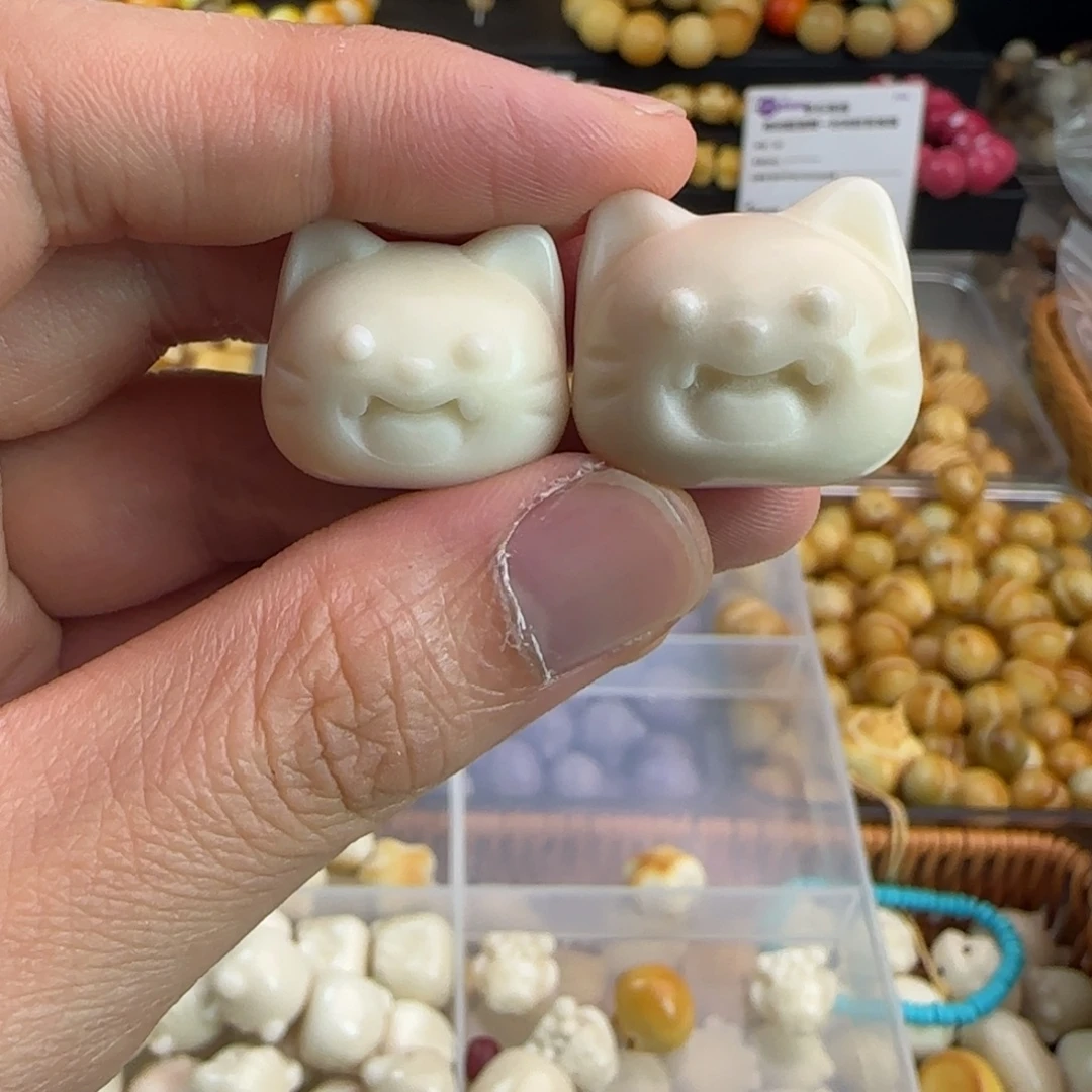 手串菩提根/象牙果微瑕白色呲牙猫5颗（大小随机）