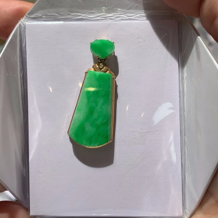 翡翠颈饰18K金镶嵌翡翠吊坠