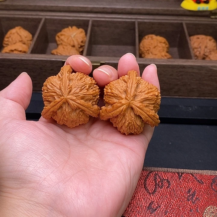 欢***1把件文玩核桃白奔
