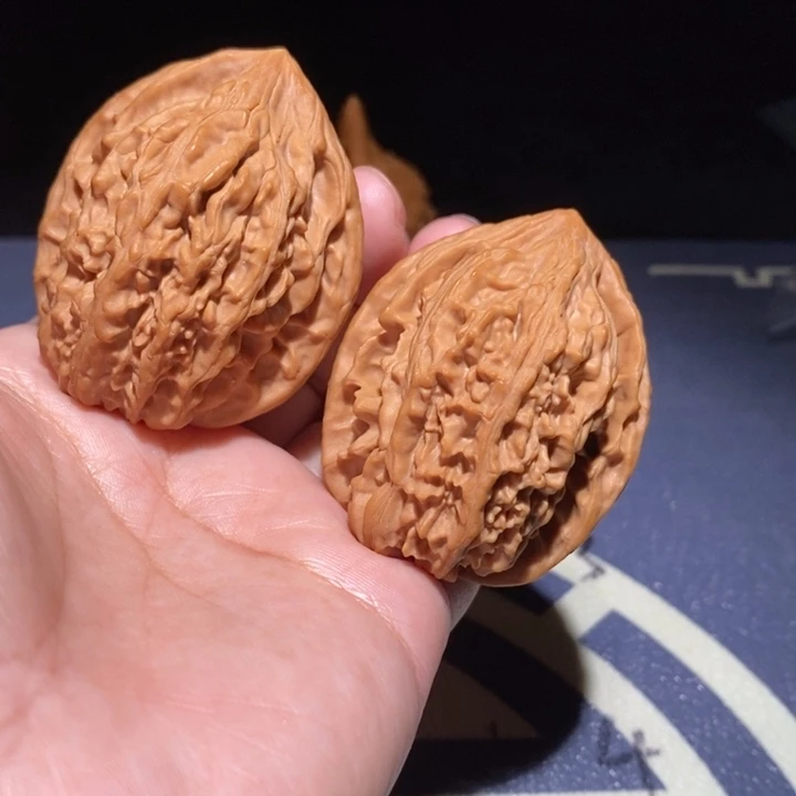 文玩核桃吊坠鸡心