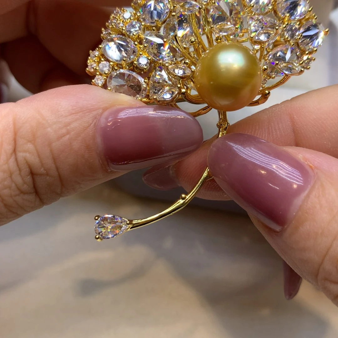 未镶嵌胸饰海水珍珠