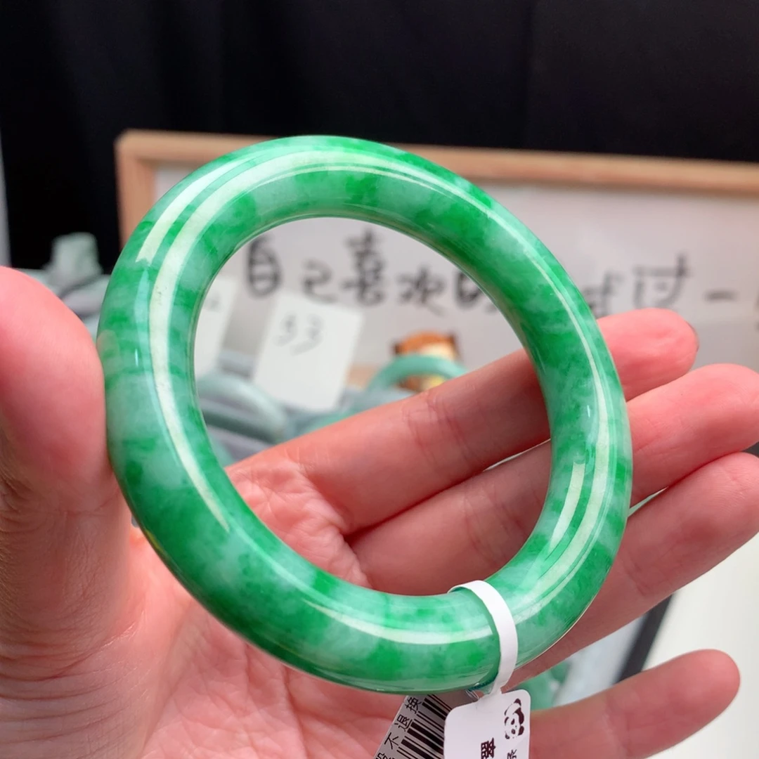 翡翠手镯未镶嵌缅甸