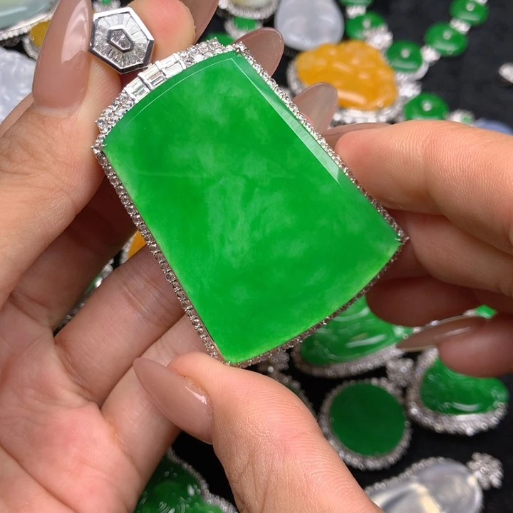 潇***生翡翠18K金镶嵌吊坠(不含链)