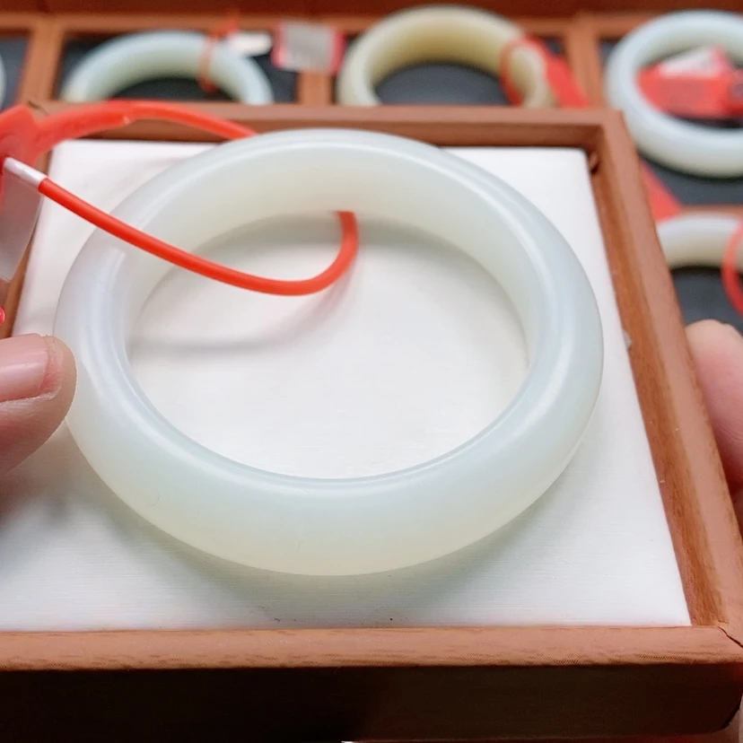 【闪购商品】未镶嵌手镯和田玉清*?