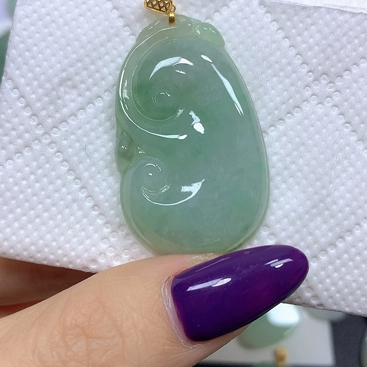 翡翠18K金镶嵌颈饰挂件