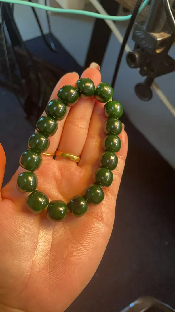 天然和田玉碧玉老型菠菜绿手链