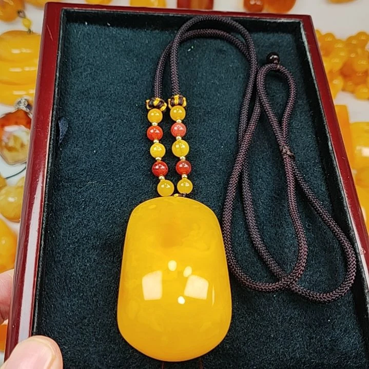 蜜蜡吊坠(赠链)未镶嵌墨**染