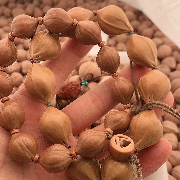 吊坠橄榄核不***登苏州橄榄核雕件