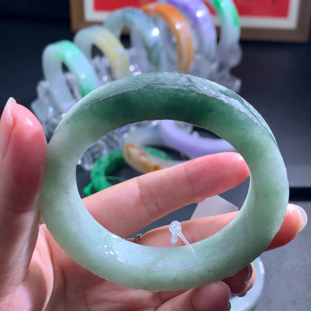 定制翡翠未镶嵌翡翠手镯