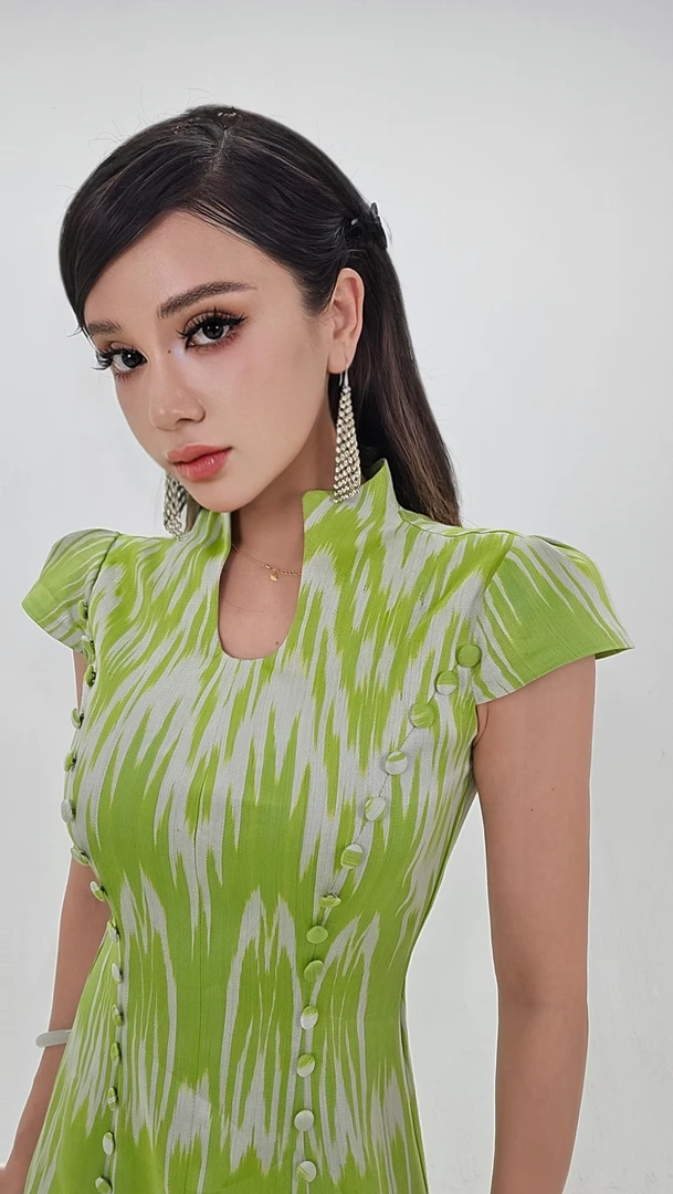 荧光绿连衣裙和田 atlas