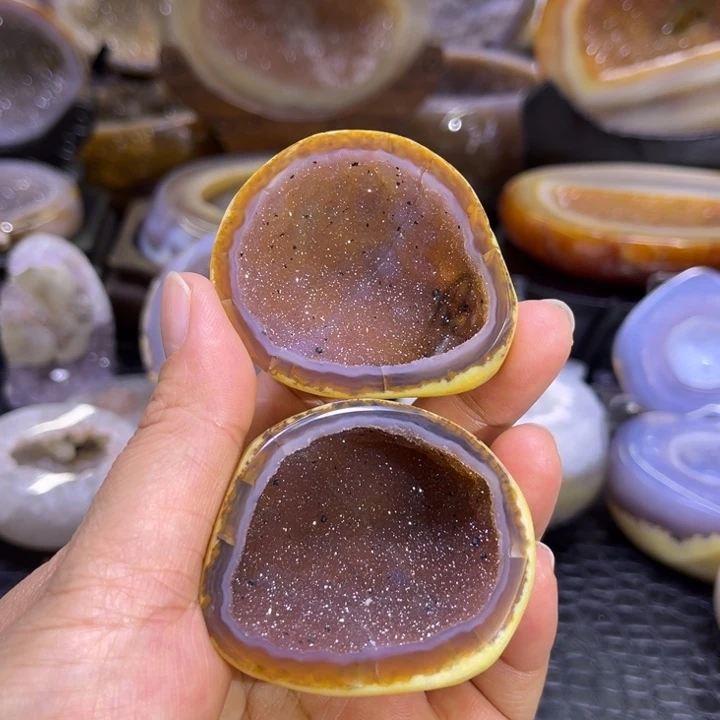 珠宝半成品水晶未镶嵌红软盆
