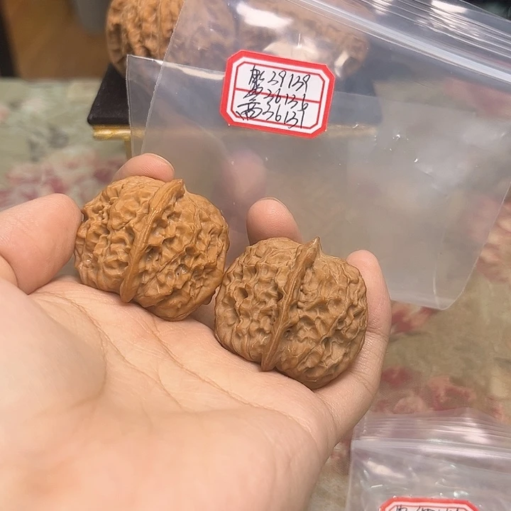 文玩核桃把件非嫁接元宝
