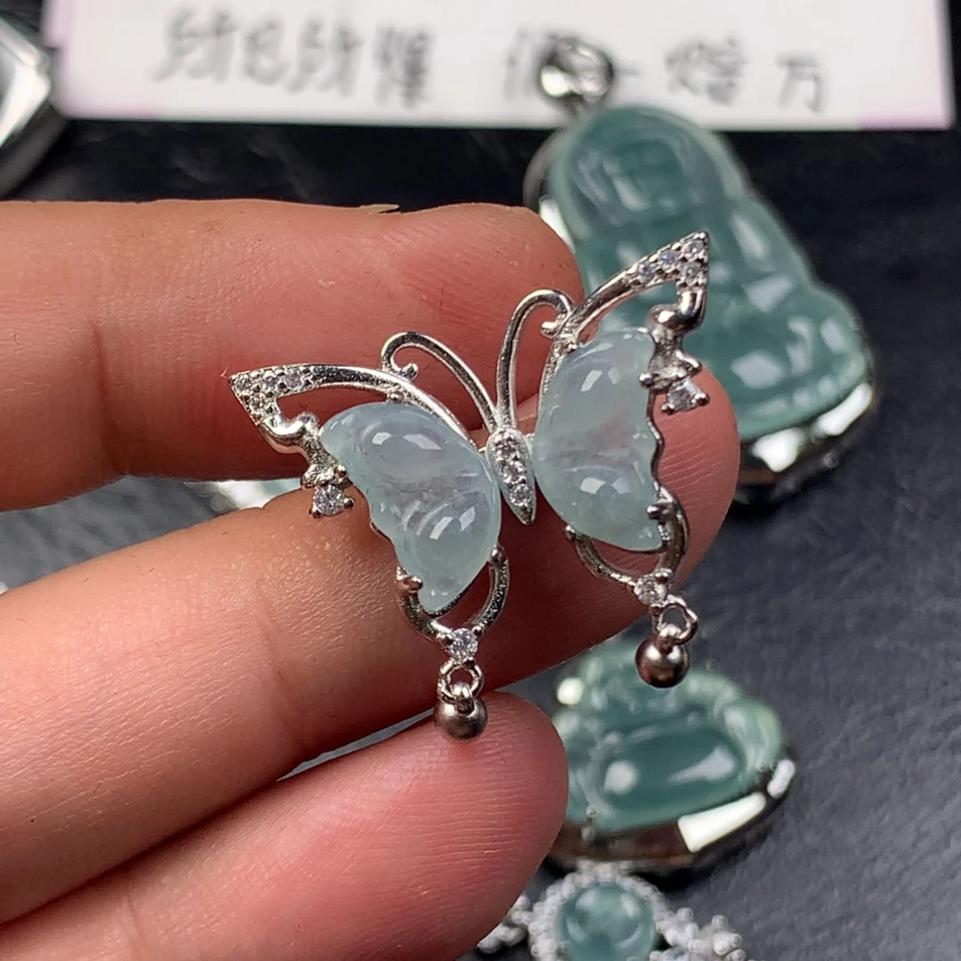 颈饰未镶嵌翡翠蝴蝶