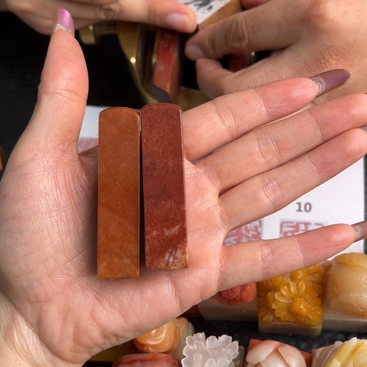 慕***墨寿山石印石现场纯手工制作工艺精美