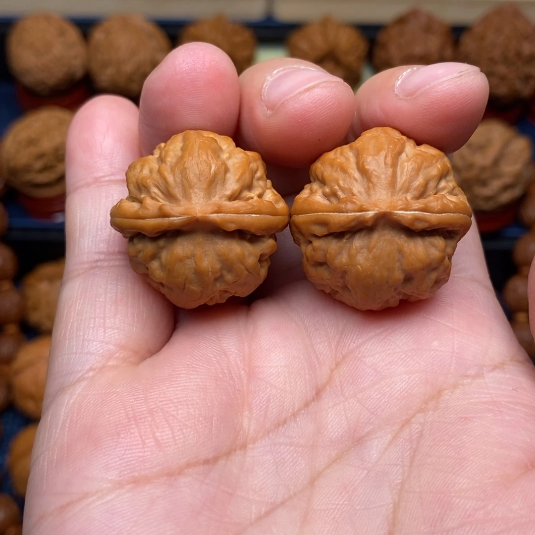 文玩核桃把件手捻精品玉石