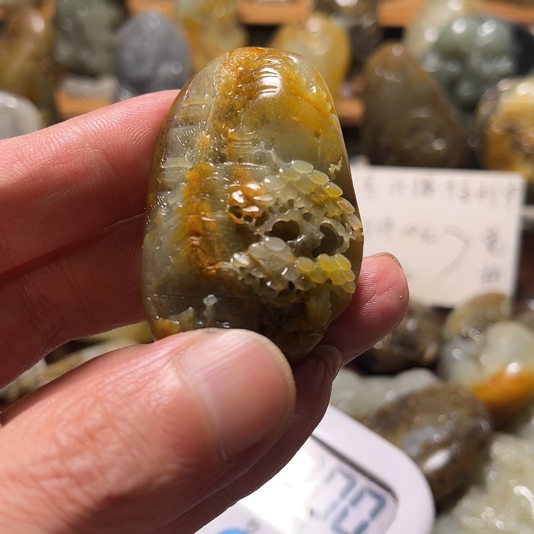 和田玉（子料）未镶嵌车挂L****。