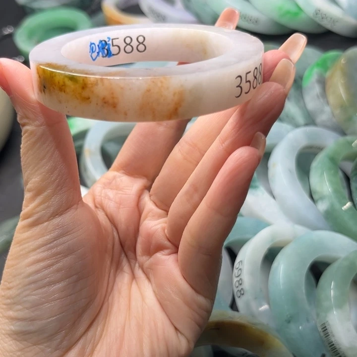 定制翡翠未镶嵌翡翠手镯