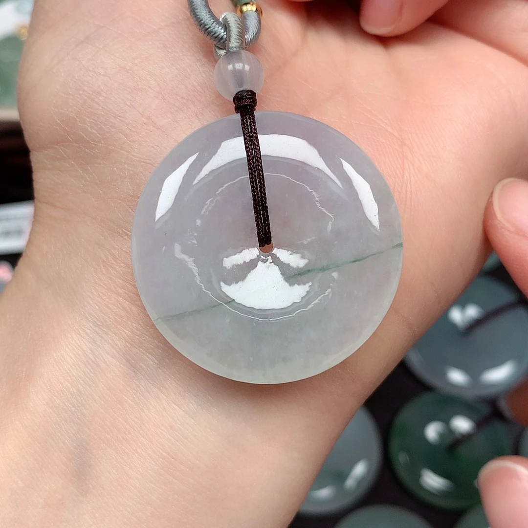 翡翠颈饰未镶嵌平安扣