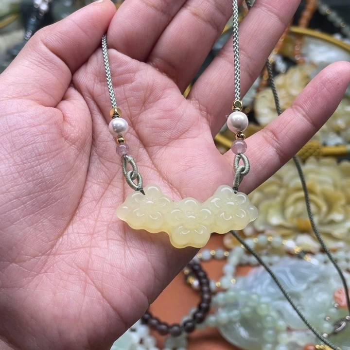 蛇纹石玉吊坠合金