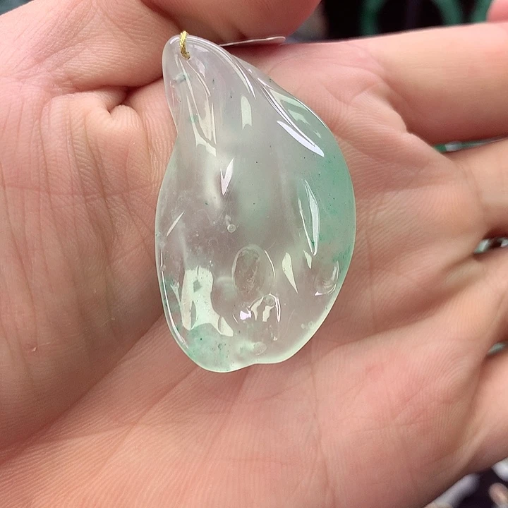 颈饰未镶嵌石英质玉