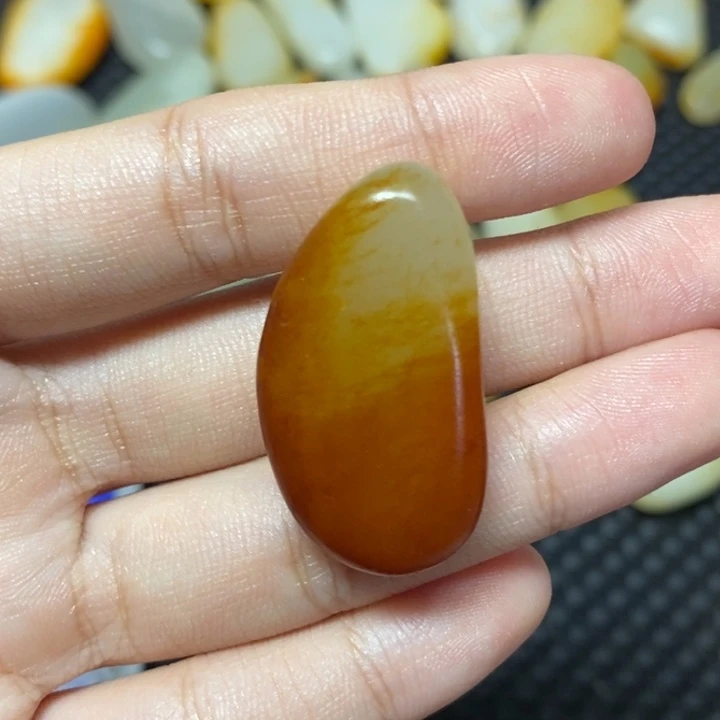 和田玉未镶嵌把件