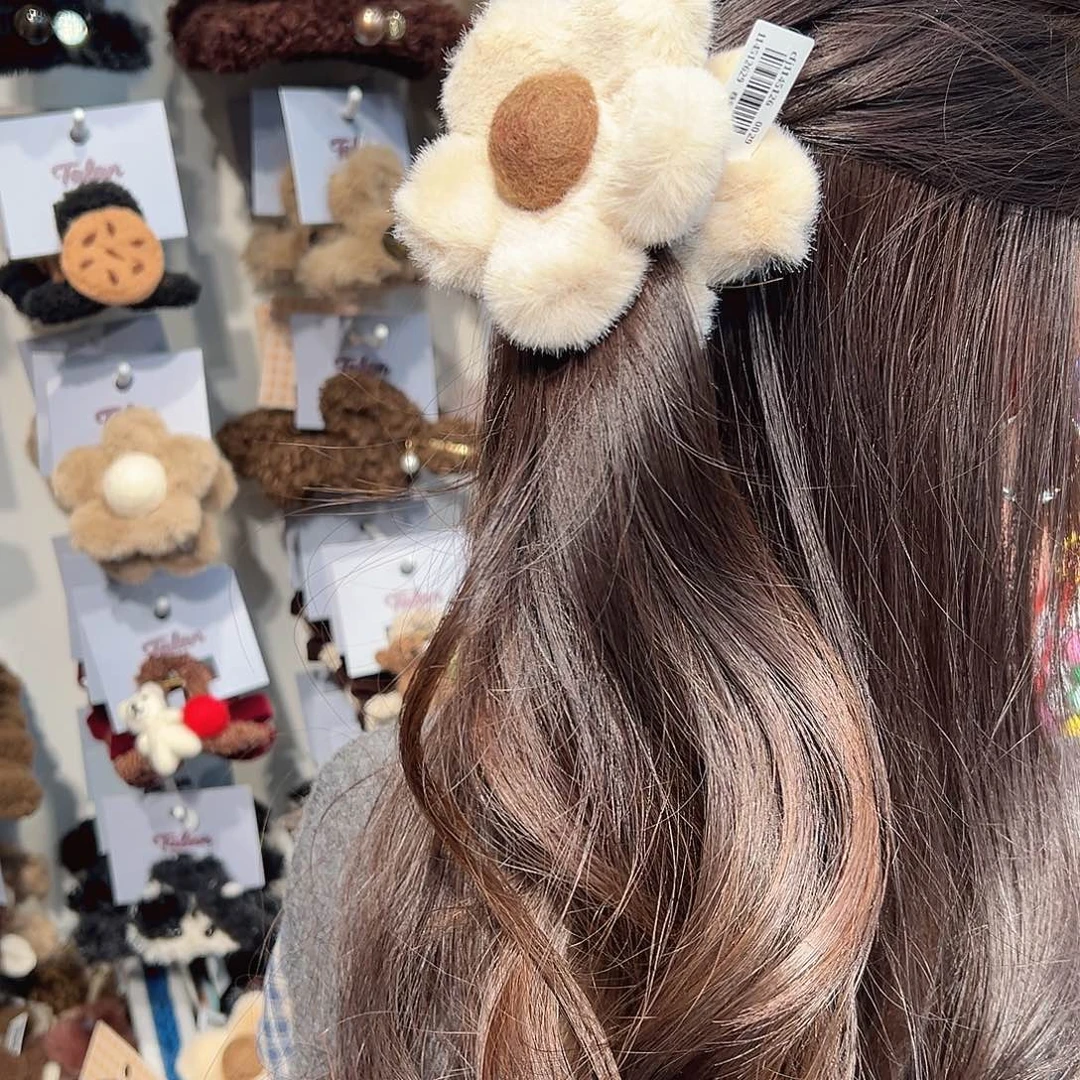 布艺铁合金米白色奶花抓夹