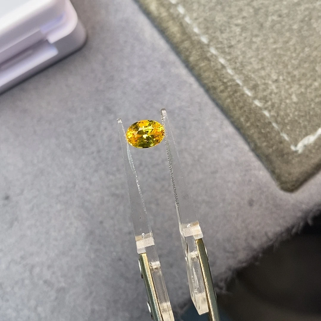 彩色蓝宝石裸石1.12ct 金丝雀