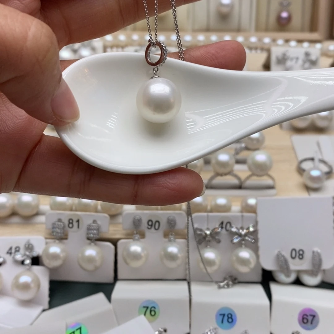 颈饰银S925镶嵌淡水珍珠