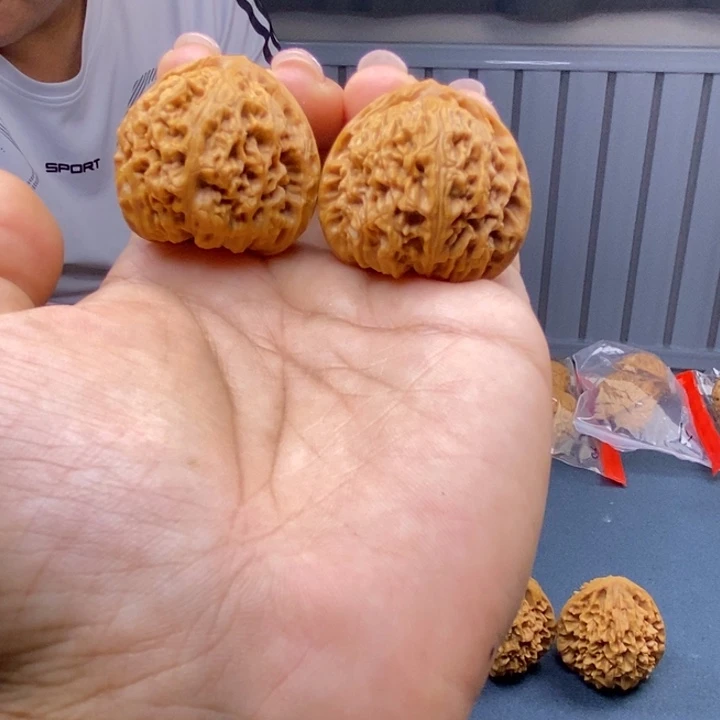 文玩核桃把件闪电2号，37左右南疆石