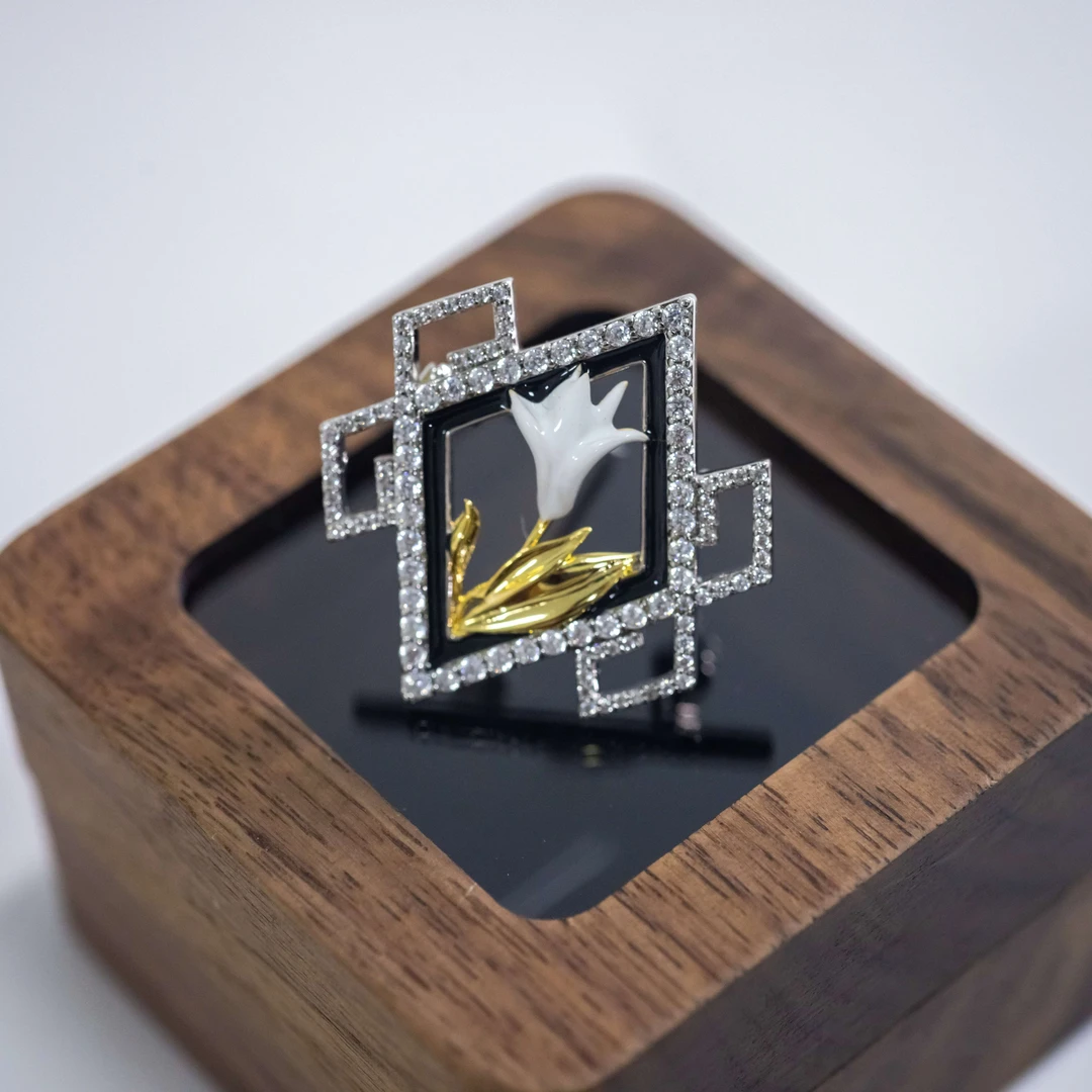 不锈钢石英石胸针 缅桂花胸针（小）