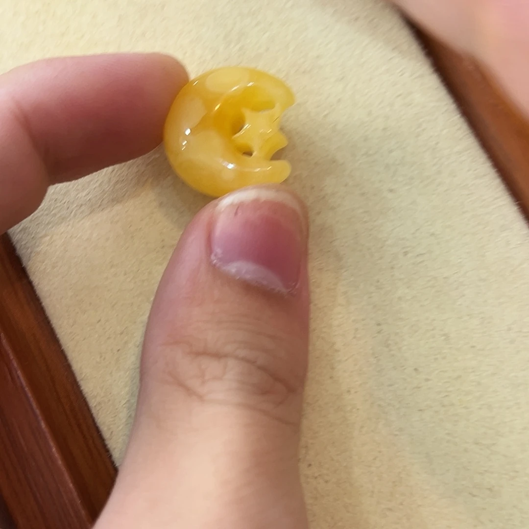 蜜蜡未镶嵌珠宝奇石